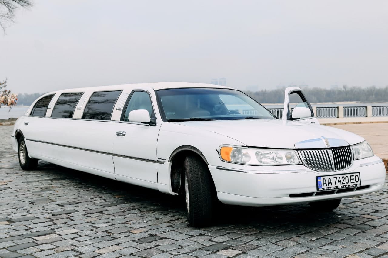 Лимузин Lincoln Disco-Plaza Аренда автомобиля на свадьбу. Заказ авто киев